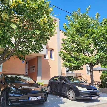 Apartment Gamma With Hydromassage Mini Pool Near Split Zrnovnica Exterior photo