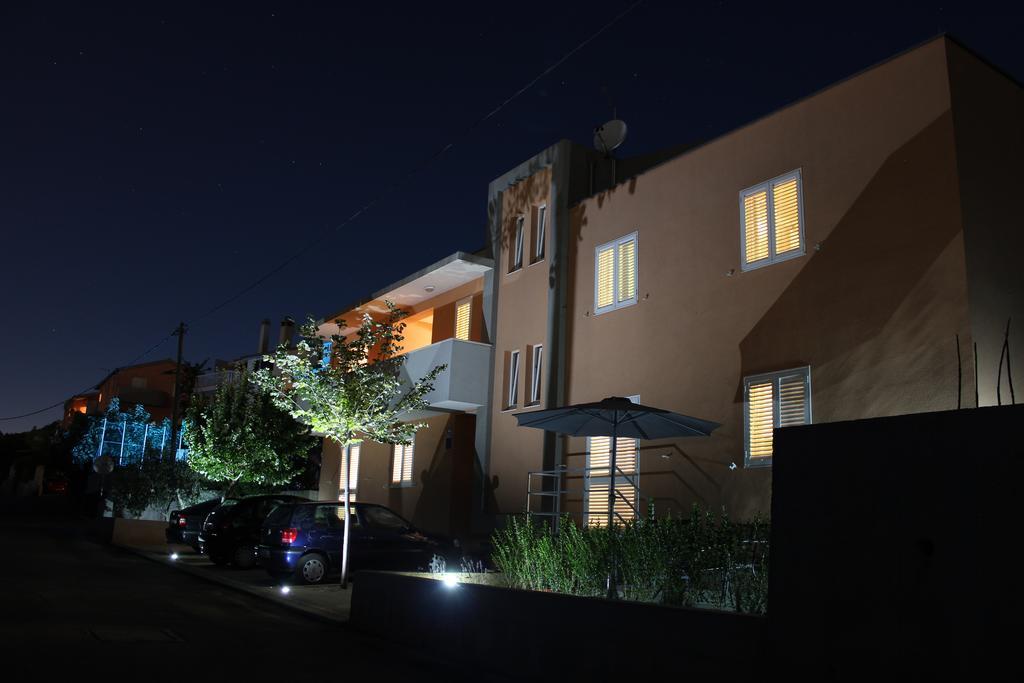 Apartment Gamma With Hydromassage Mini Pool Near Split Zrnovnica Exterior photo